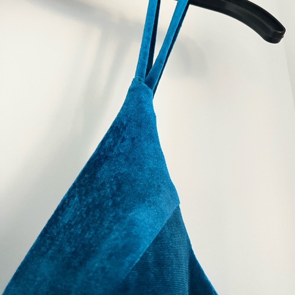 Elegant Teal Velvet Gown - Picture 2 of 5